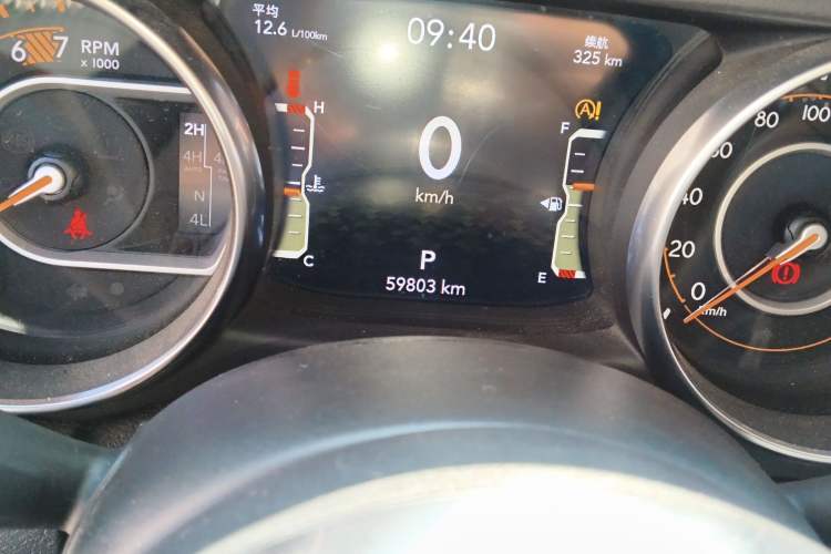Used Jeep Wrangler 2019 2.0T Sahara Four-Door Version China VI Emission Standard Odometer Close Up