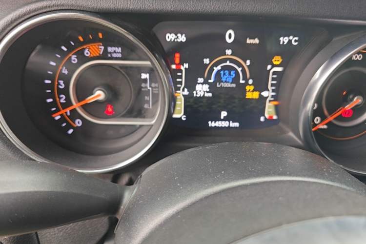 Used Jeep Wrangler 2019 2.0T Rubicon Four-Door Version China VI Emission Standard Odometer Close Up