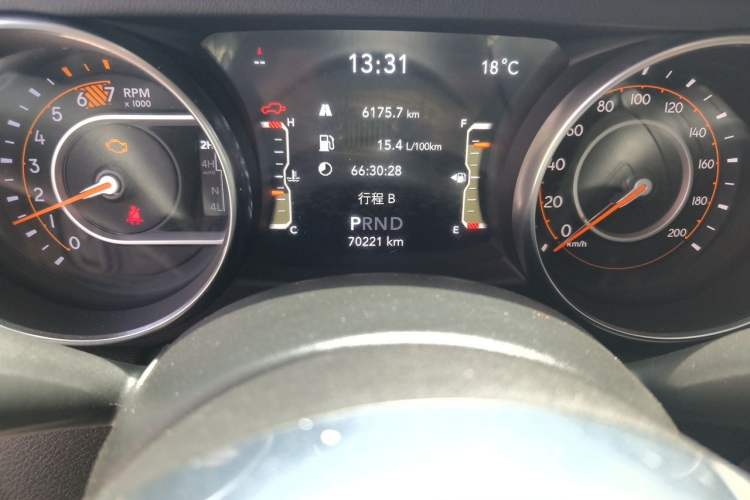 Used Jeep Wrangler 2019 2.0T Sahara Four-Door Version China VI Emission Standard Odometer Close Up