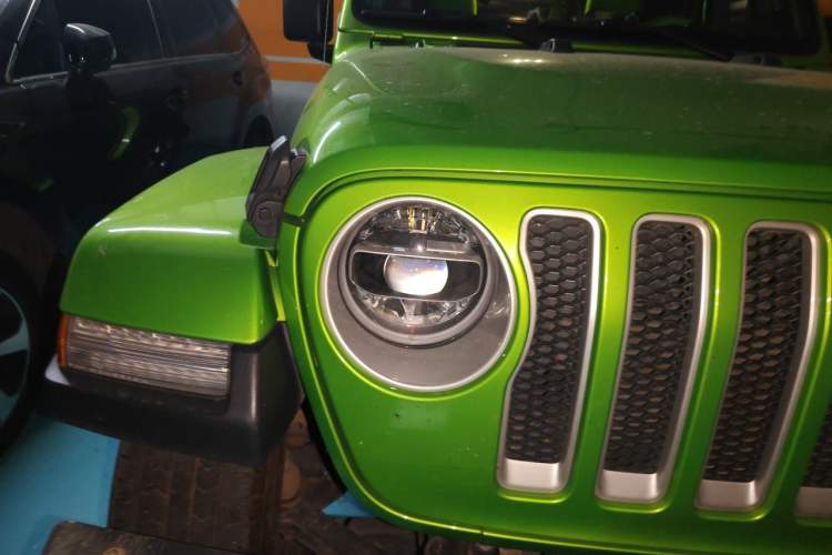Used Jeep Wrangler 2019 2.0T Rubicon Four-Door Version China V Emission Standard Right Front Headlight