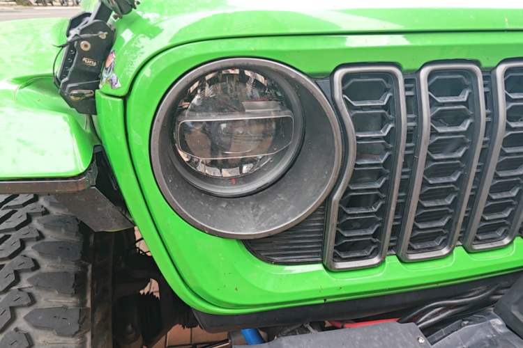 Used Jeep Wrangler 2019 2.0T Rubicon Four-Door Version China VI Emission Standard Right Front Headlight