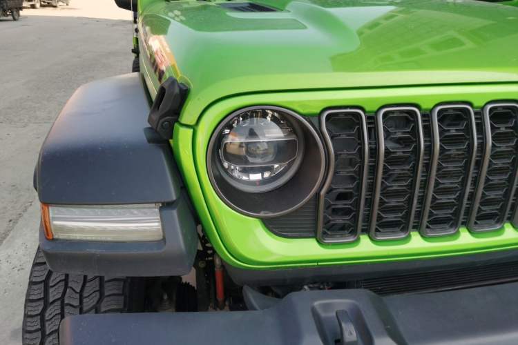 Used Jeep Wrangler 2019 2.0T Rubicon Four-Door Version China VI Emission Standard Right Front Headlight
