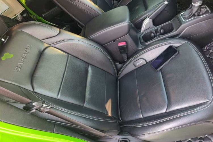 Used Jeep Wrangler 2019 2.0T Sahara Four-Door Version China VI Emission Standard Right Front Seat
