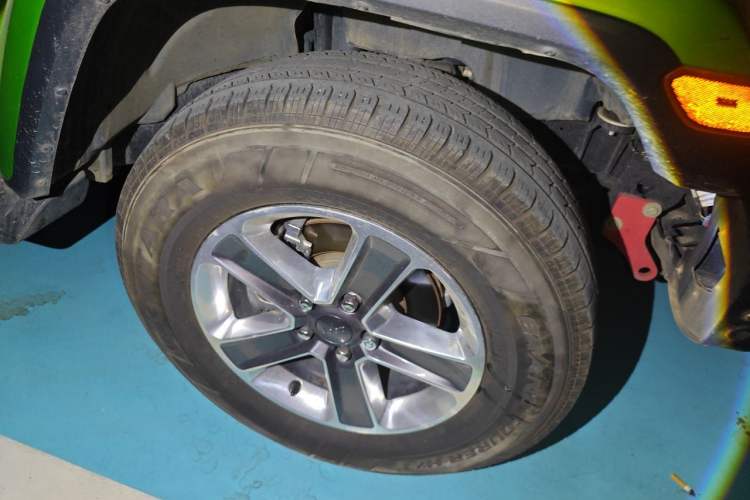 Used Jeep Wrangler 2019 2.0T Rubicon Four-Door Version China V Emission Standard Right Front Wheel Hub