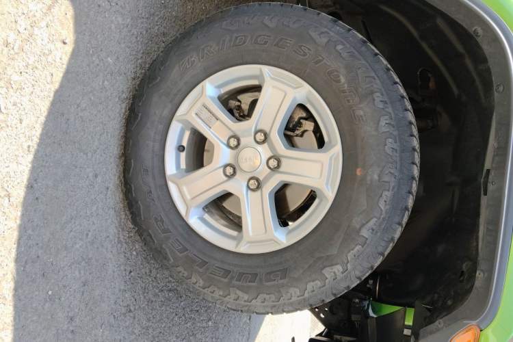 Used Jeep Wrangler 2019 2.0T Sahara 4-Door Version China V Standard Right Front Wheel Hub