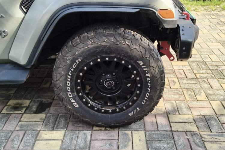 Used Jeep Wrangler 2019 2.0T Sahara Four-Door Version China VI Emission Standard Right Front Wheel Hub