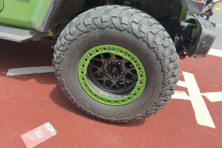 Used Jeep Wrangler 2019 2.0T Sahara Four-Door Version China VI Emission Standard Right Front Wheel Hub