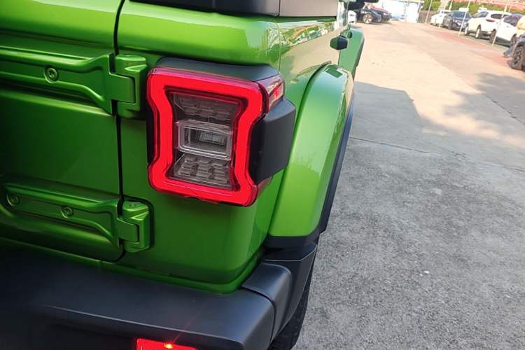 Used Jeep Wrangler 2019 2.0T Sahara Four-Door Version China VI Emission Standard Right Rear Taillight