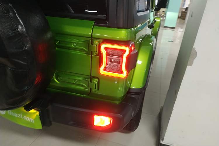 Used Jeep Wrangler 2019 2.0T Sahara Four-Door Version China VI Emission Standard Right Rear Taillight