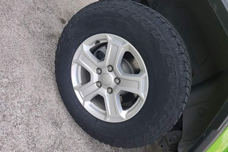 Used Jeep Wrangler 2019 2.0T Sahara Four-Door Version China VI Emission Standard Right Rear Wheel Hub