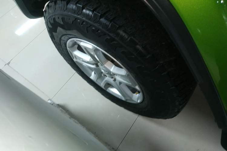 Used Jeep Wrangler 2019 2.0T Sahara Four-Door Version China VI Emission Standard Right Rear Wheel Hub