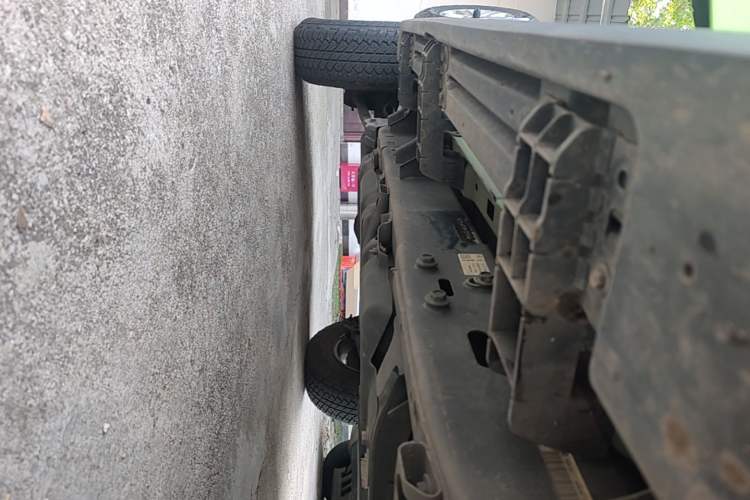 Used Jeep Wrangler 2019 2.0T Sahara Four-Door Version China VI Emission Standard Right Side Sill
