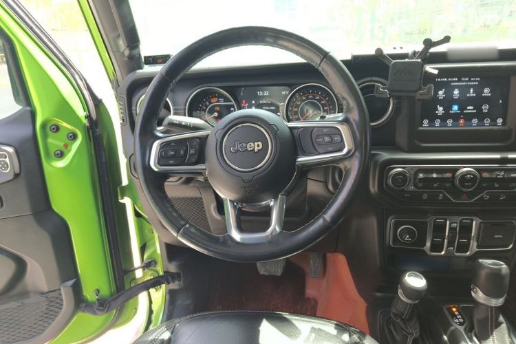 Used Jeep Wrangler 2019 2.0T Sahara Four-Door Version China VI Emission Standard Steering Wheel