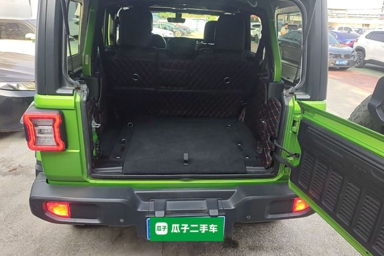 Used Jeep Wrangler 2019 2.0T Sahara Four-Door Version China VI Emission Standard Trunk