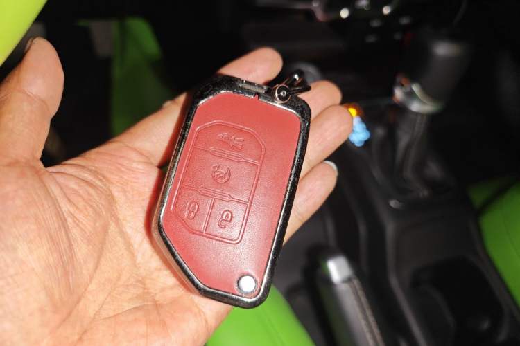 Used Jeep Wrangler 2019 2.0T Rubicon Four-Door Version China V Emission Standard Vehicle Key