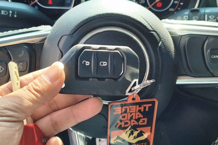 Used Jeep Wrangler 2019 2.0T Sahara Four-Door Version China VI Emission Standard Vehicle Key