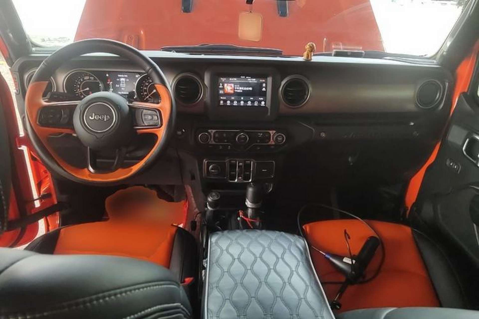 Used Jeep Wrangler 2019 2.0T Sahara 4-Door Version China V Standard Center Console