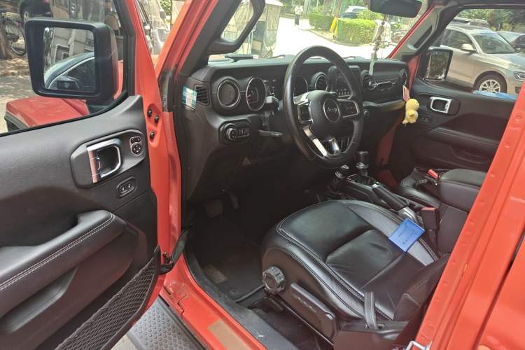 Used Jeep Wrangler 2019 2.0T Sahara Four-Door Electric Convertible Version China V Emission Standard Driver Seat