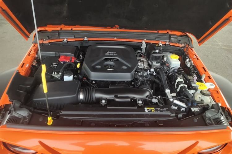 Used Jeep Wrangler 2019 2.0T Sahara 4-Door Version China V Standard Engine Bay