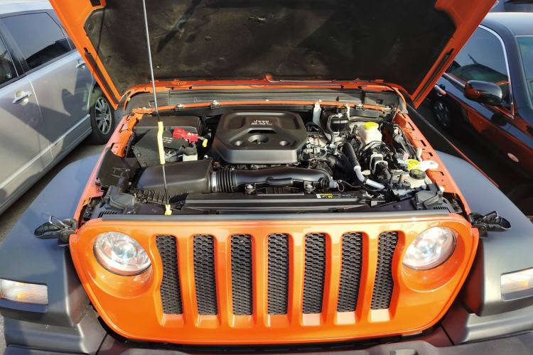 Used Jeep Wrangler 2019 2.0T Sahara 4-Door Version China V Standard Engine Bay