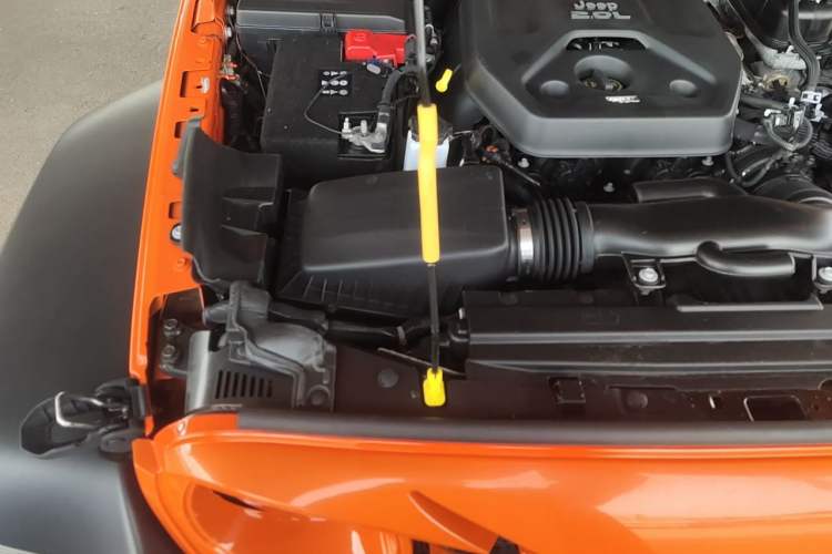 Used Jeep Wrangler 2019 2.0T Sahara 4-Door Version China V Standard Engine Bay Right