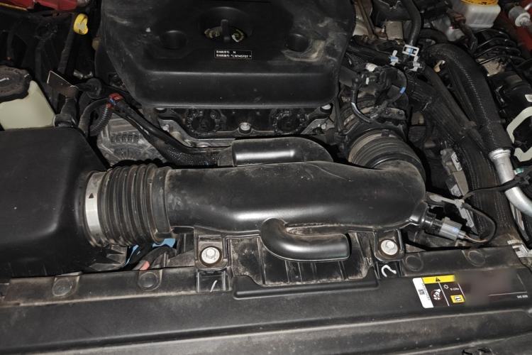 Used Jeep Wrangler 2019 2.0T Sahara Four-Door Version China VI Emission Standard Engine Bay