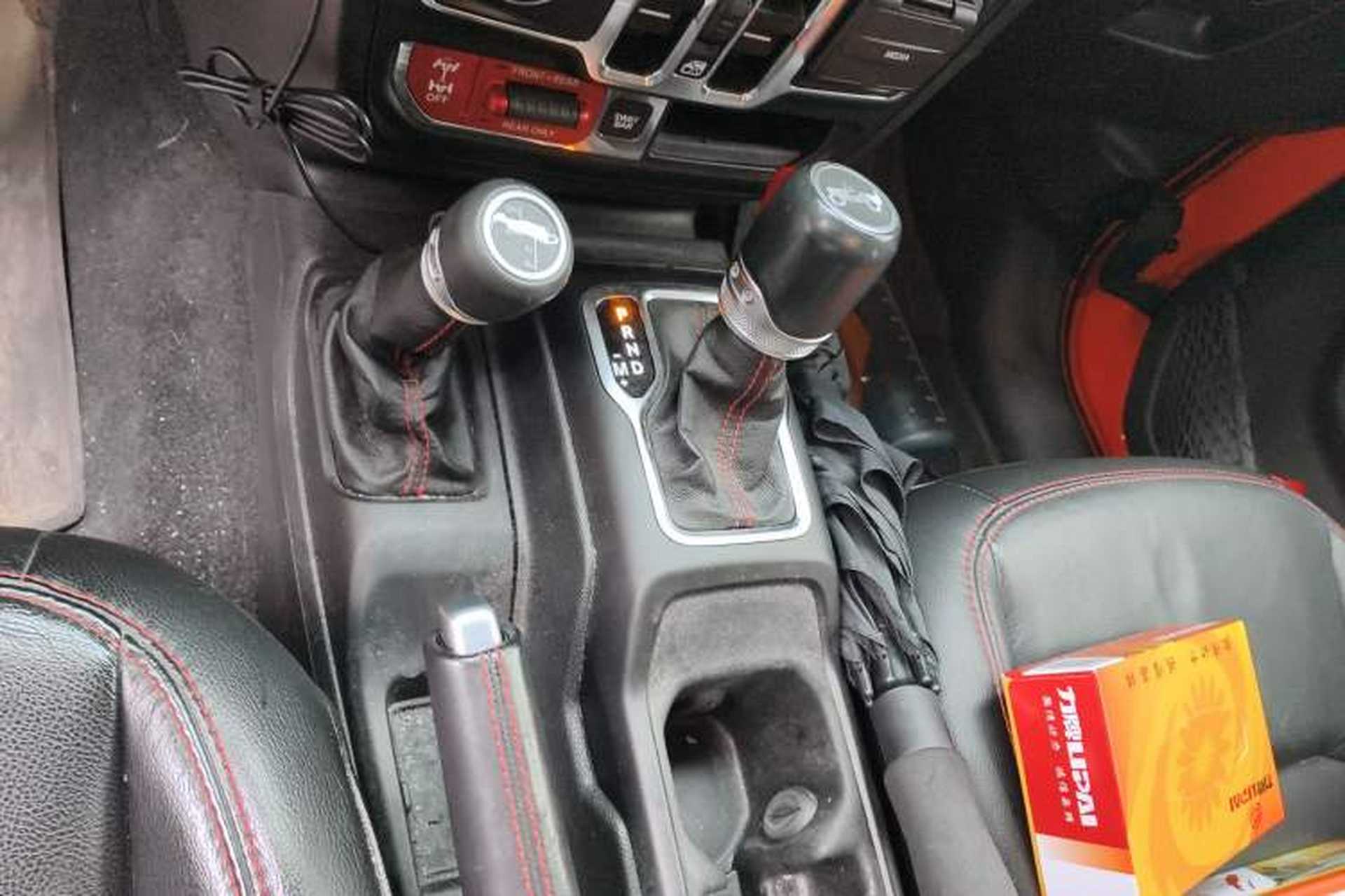 Used Jeep Wrangler 2019 2.0T Rubicon Four-Door Version China VI Emission Standard Gear Lever