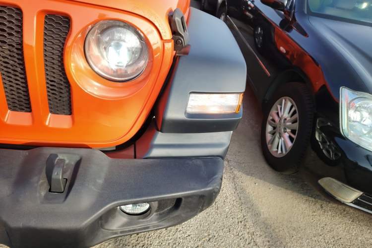 Used Jeep Wrangler 2019 2.0T Sahara 4-Door Version China V Standard Left Front Headlight