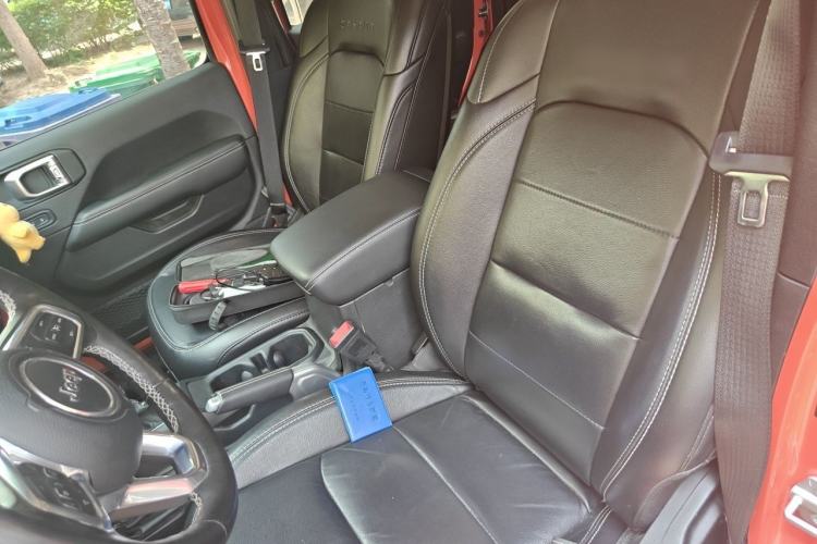 Used Jeep Wrangler 2019 2.0T Sahara Four-Door Electric Convertible Version China V Emission Standard Left Front Seat