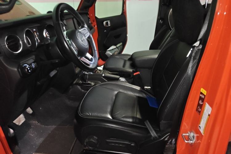 Used Jeep Wrangler 2019 2.0T Sahara Four-Door Version China VI Emission Standard Left Front Seat