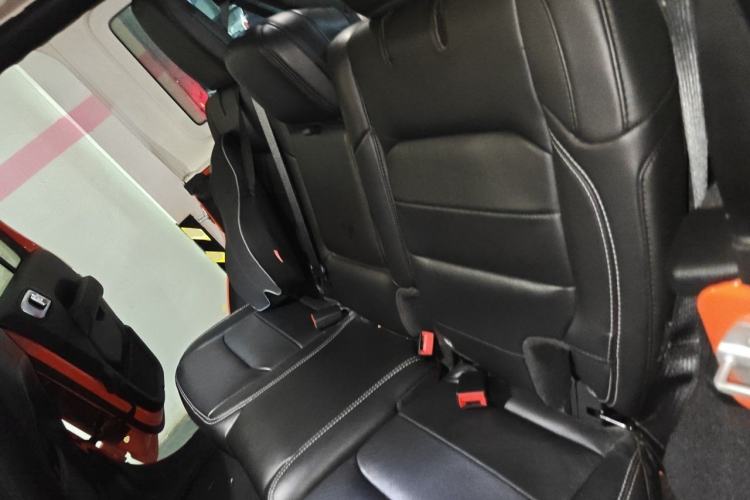 Used Jeep Wrangler 2019 2.0T Sahara Four-Door Version China VI Emission Standard Left Rear Seat