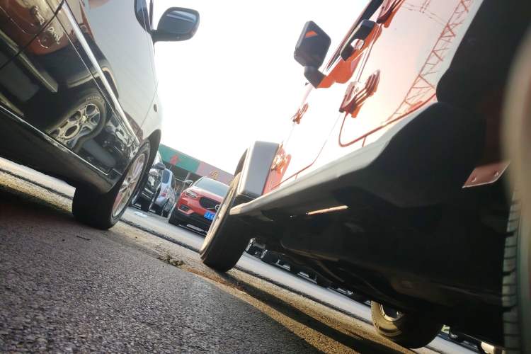 Used Jeep Wrangler 2019 2.0T Sahara 4-Door Version China V Standard Left Side Sill