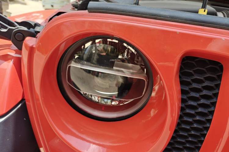 Used Jeep Wrangler 2019 2.0T Sahara Four-Door Electric Convertible Version China V Emission Standard Right Front Headlight