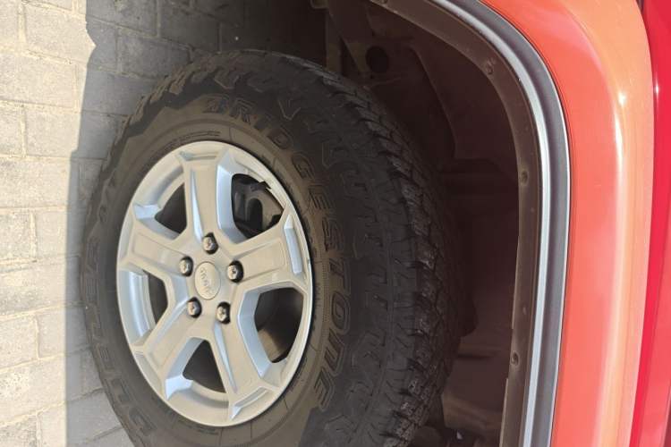 Used Jeep Wrangler 2019 2.0T Sahara Four-Door Electric Convertible Version China V Emission Standard Right Front Wheel Hub