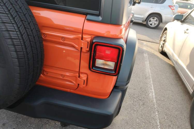 Used Jeep Wrangler 2019 2.0T Sahara 4-Door Version China V Standard Right Rear Taillight
