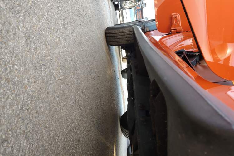 Used Jeep Wrangler 2019 2.0T Sahara 4-Door Version China V Standard Right Side Sill