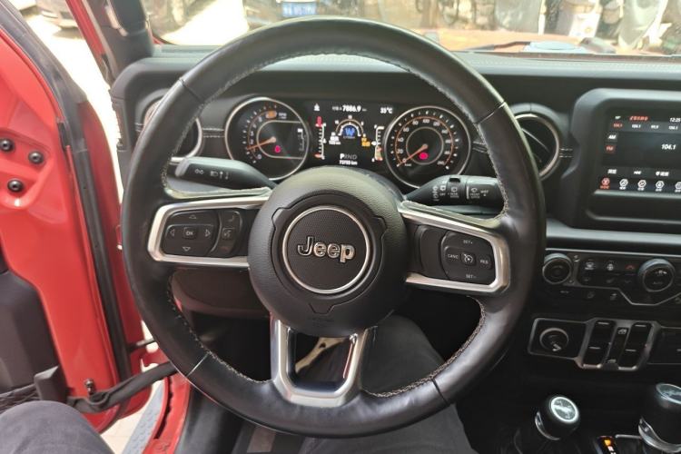 Used Jeep Wrangler 2019 2.0T Sahara Four-Door Electric Convertible Version China V Emission Standard Steering Wheel