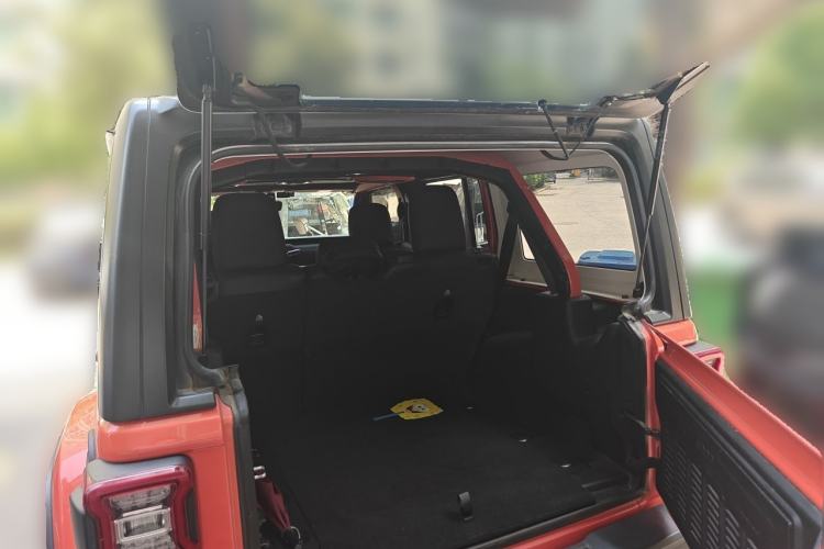 Used Jeep Wrangler 2019 2.0T Sahara Four-Door Electric Convertible Version China V Emission Standard Trunk