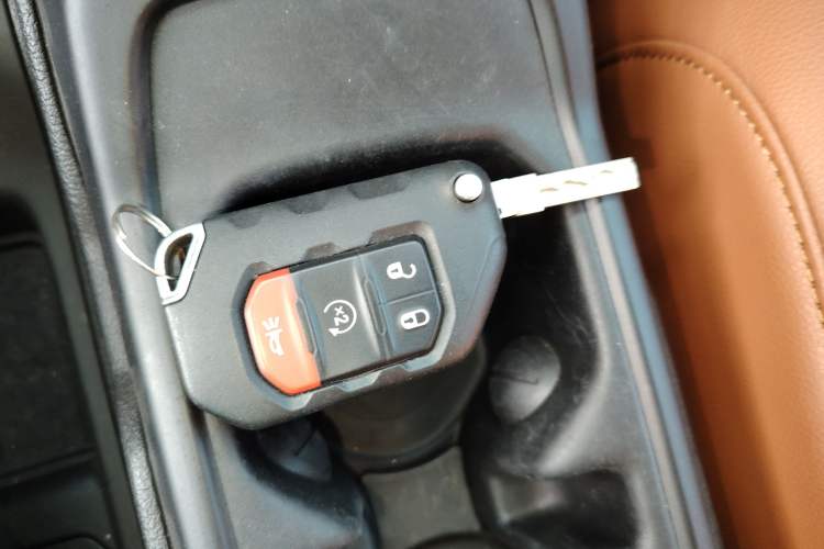 Used Jeep Wrangler 2019 2.0T Sahara 4-Door Version China V Standard Vehicle Key