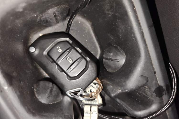 Used Jeep Wrangler 2019 2.0T Sahara Four-Door Version China VI Emission Standard Vehicle Key