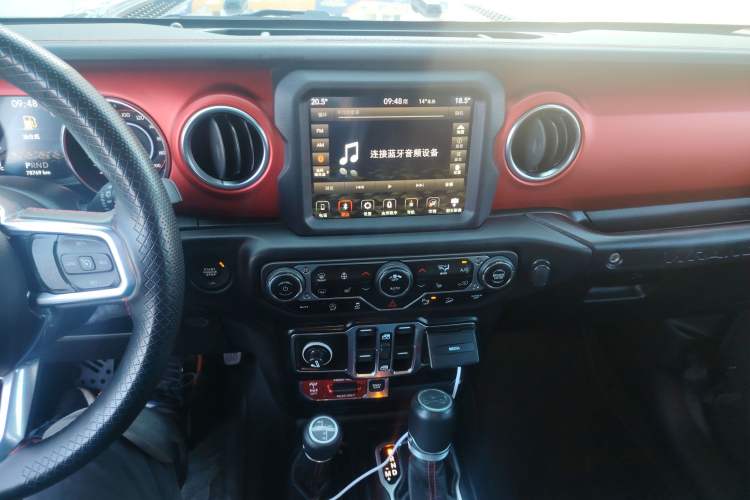 Used Jeep Wrangler 2019 2.0T Rubicon Four-Door Version China VI Emission Standard Audio And AC Panel