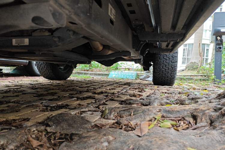 Used Jeep Wrangler 2019 2.0T Sahara Four-Door Version China VI Emission Standard Chassis Front Left