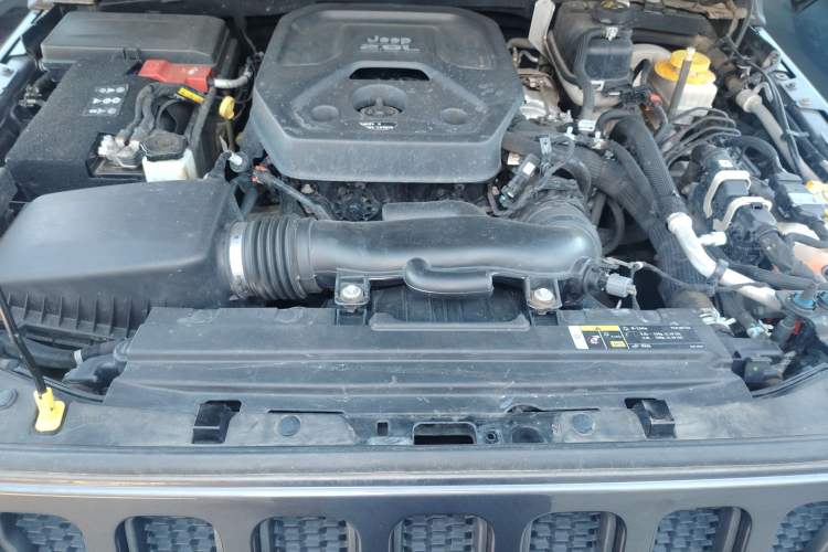 Used Jeep Wrangler 2019 2.0T Rubicon Four-Door Version China VI Emission Standard Engine Bay