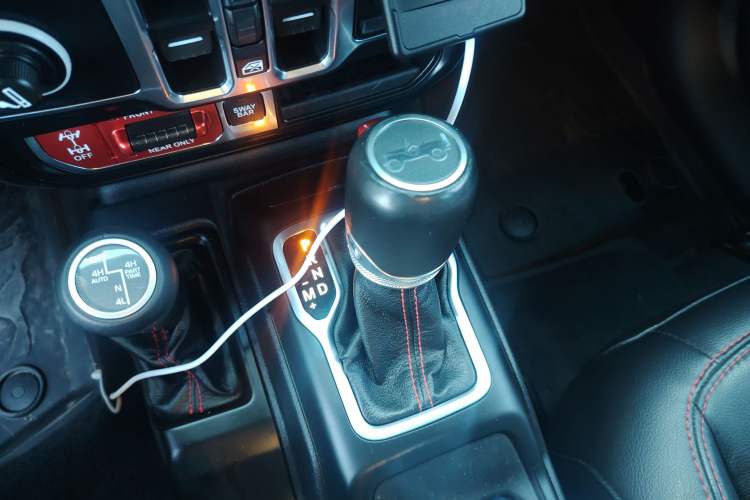 Used Jeep Wrangler 2019 2.0T Rubicon Four-Door Version China VI Emission Standard Gear Lever