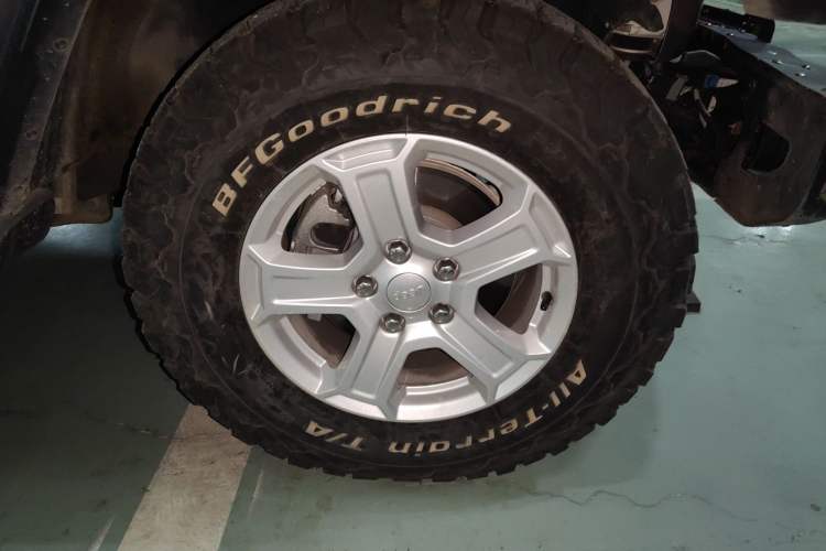 Used Jeep Wrangler 2019 2.0T Sahara 4-Door Version China V Standard Right Front Wheel Hub