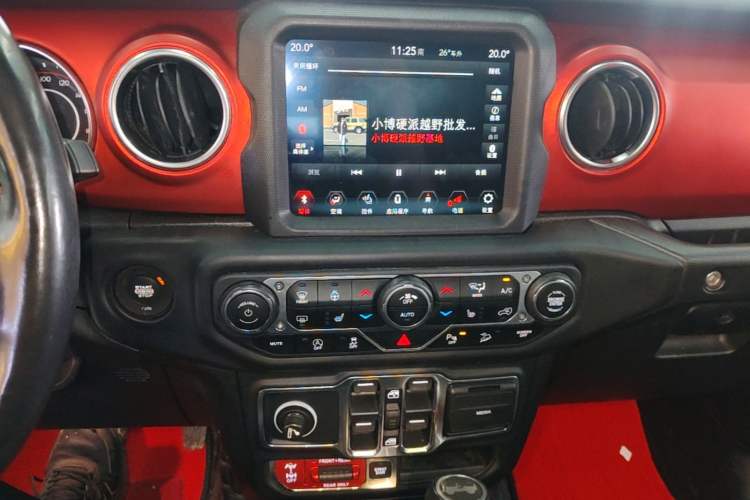 Used Jeep Wrangler 2019 2.0T Rubicon Four-Door Version China VI Emission Standard Audio And AC Panel