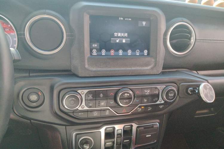 Used Jeep Wrangler 2019 2.0T Sahara Four-Door Version China VI Emission Standard Audio And AC Panel