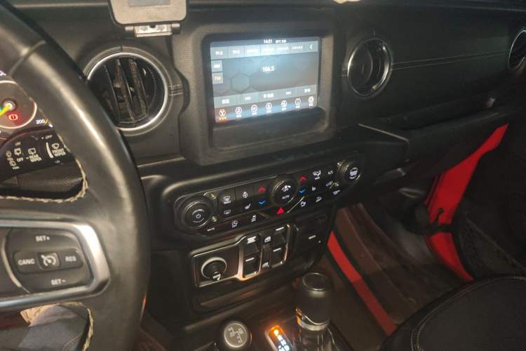 Used Jeep Wrangler 2019 2.0T Sahara 4-Door Version China V Standard Audio And AC Panel