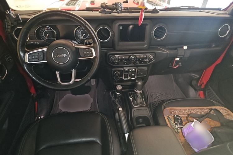 Used Jeep Wrangler 2019 2.0T Sahara 4-Door Version China V Standard Center Console