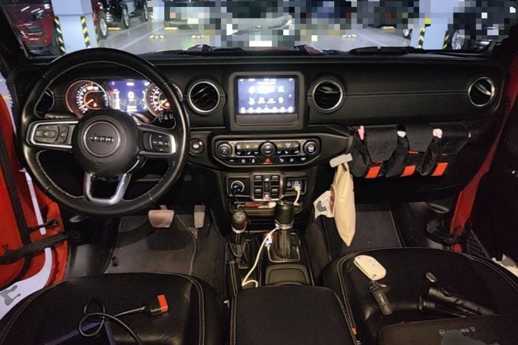Used Jeep Wrangler 2019 2.0T Sahara Four-Door Version China VI Emission Standard Center Console